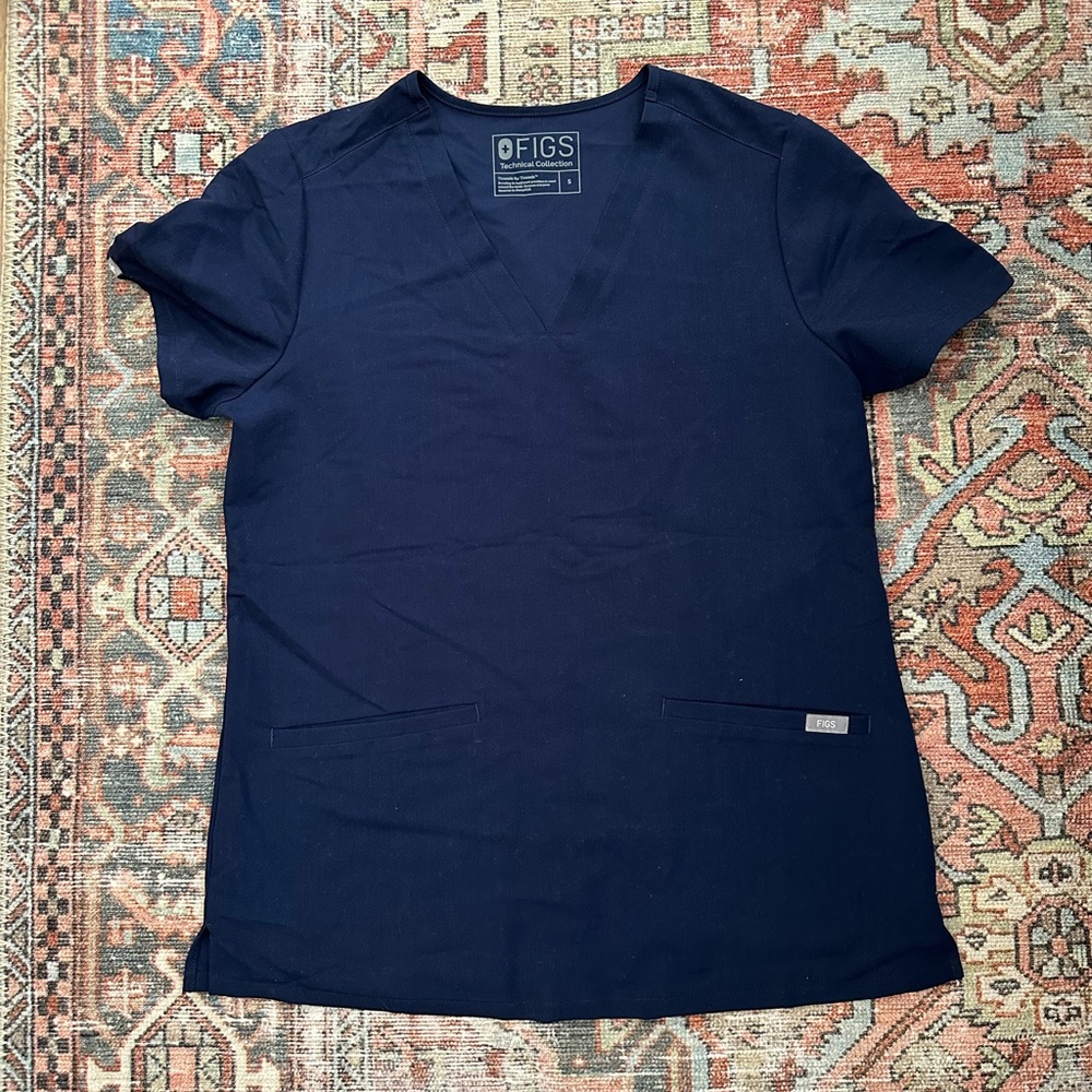 Figs casma scrub top